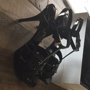 YSL  36+TRIBUTE CO SANDAL.